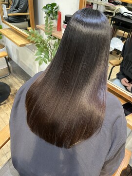 ヨンセンチメートルヒロサカ(4cm HIROSAKA) 髪質改善ストレート