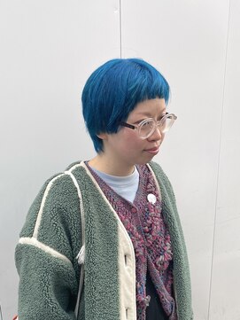 ヒカリス 東三国(HIKARIS) 水色シアンカラーとオン眉マッシュショート