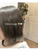 オリーブベージュ