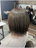 オリーブグレージュ×ボブ