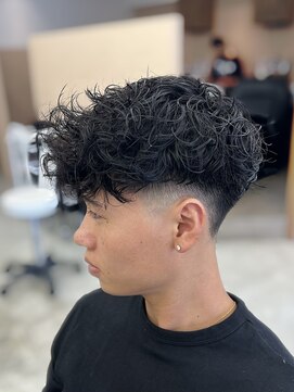 アンバー(UMBER) スペインカール×フェード【京都西院メンズ】