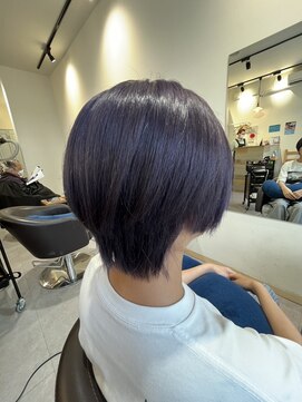 ハチマルハチ ナル 登戸店(808 nalu) ダークパープル × 艶ショート