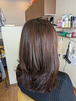 グロウアップバイトゥエンティーフォー 稲葉(glow up by24) 艶ブラウンのくびれミディレイヤー