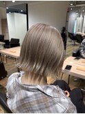ホワイトグレージュ