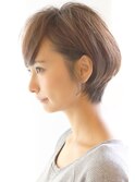 ひし形シルエットの耳かけショート