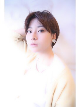 ブーケ(BOUQUET) 丸みショート・真ん中分け・耳かけ・大人ショート・小顔