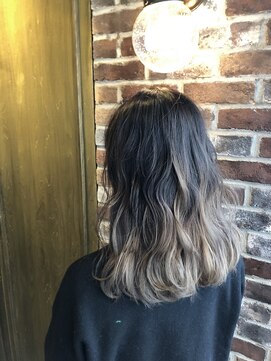 エイミー(Aimee) Aimee アッシュグレージュグラデーション