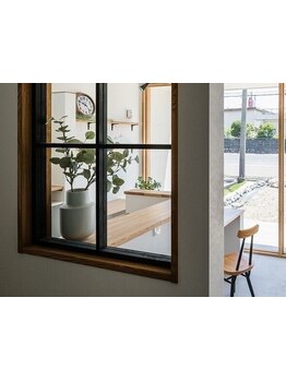 平日にお休みがある方、お時間を作れる方必見☆隙間時間でお得に綺麗に![15時まで限定!カット+カラー\8250]