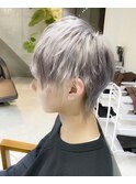 シルバーカラーツーブロックマッシュ ロングウルフハイライト