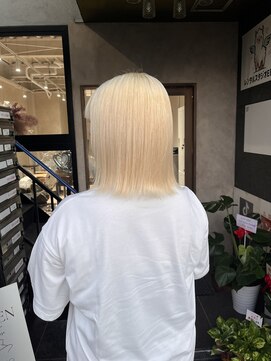 エラ(ere) 抜きっぱなしブロンド ケアブリーチ ハイトーンボブ 艶髪