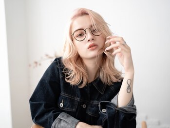 エミュー 湘南台店(emue)の写真/《ブリーチなしで可能◎》自然で艶やかなベージュカラーが年代問わず人気＊[ダブルカラー/ハイライト/50代]