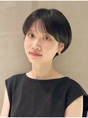 黒髪シースルーバングのマッシュショート白金台目黒