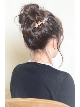 シェア(SHARE hair make works) 【SHARE】☆簡単でお洒落！！ルーズで可愛いお団子スタイル☆