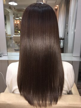 プラグ(Plug) ツヤ髪ストレート