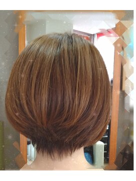 レリビー アウラ(LELiBE_'aula) 襟足スッキリショートボブ