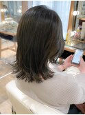 くびれミディアム　暗髪グレージュ
