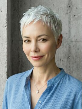 シオミエイチタルミ(shiomi H TARUMI) 【白髪を活かすショート】静かな美しさを纏うグレイセシルカット