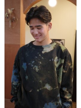 エディ(Edy) メンズセンターパートフェザーパーマ刈り上げ眉カット韓国ヘア