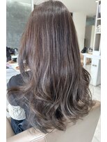 ミエル(Miel)&nbsp;30代女性に人気上品見え◎グレージュカラー×ミディアムロング