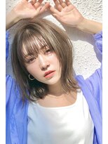 リタ(Lita)&nbsp;小顔 外ハネニュアンスくびれミディ 透け感グレージュカラー