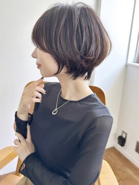 アンド ストーリーズ(&STORIES) 大人可愛い前髪ありのひし形マッシュショートパーマ