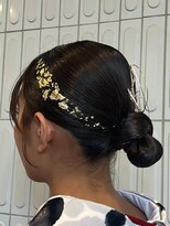 低めの位置で艶々まとめ髪◎水引×金箔