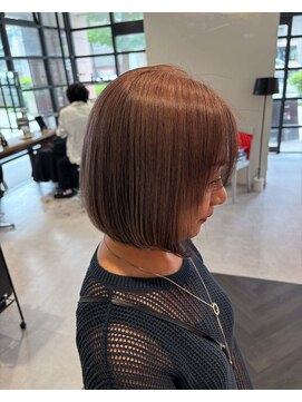 コスアンドコウ 横浜山下(Cos&Co.) グレイヘアナチュラルボブ