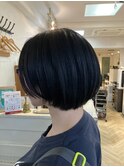 重めショートボブ黒髪ショートカット流し前髪丸み美シルエット
