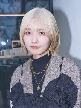 インチェルシー(in chelsea) ホワイトブロンド/似合わせカット/ホワイトカラー/外はねボブ