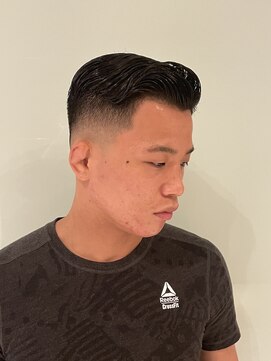 ザバーバー 東京(THE BARBER) サイドパート×スキンフェード