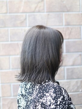 エマ(Emma) グレーアッシュが可愛い外ハネボブ