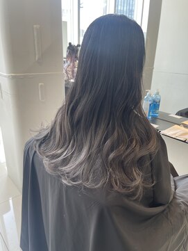 アライブ ハラジュク(ALIVE harajuku) ホワイトシルバーグラデーションryota