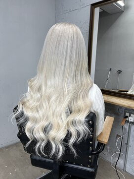 ワン(ONE) ホワイト