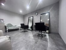 個室セットブース。ご家族・お友達と一緒に完全個室で施術可能！