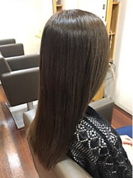 リンク ヘアーアンドメイク(Link hair&mke)の写真/親身で共感力の高い女性スタイリストが、大人女性の髪の悩みに対応したカラー剤で理想の髪色に。