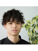 アモウ美容室 ツイストスパイラルカール・ミディアムマッシュ