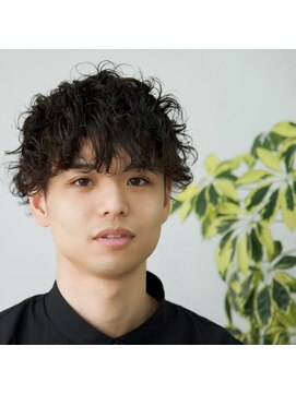 アモウ美容室 ツイストスパイラルカール・ミディアムマッシュ