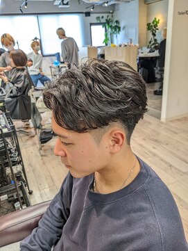 コワファーストナガサキシャンプーボーイ(COIFF1RST NAGASAKI SHAMPOO BOY) ショートセンターパート×ハードリバースパーマ