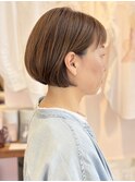 大人可愛い感じの雰囲気。オン眉&ラウンド前髪のおしゃれボブ