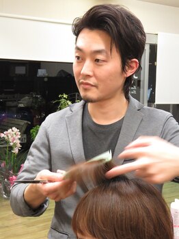 ジョイ ヘアサロン(JOY HAIR SALON)の写真/オーナーが最後まで施術するから、イメージ以上の仕上がりに☆シャンプーまでこだわり、気持ち良さを実感！