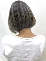 トルネード(TORNADO)&nbsp;外国人風ハイライトバレイヤージュショートボブ  グレージュ