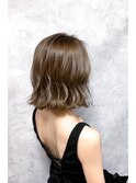 くすみベージュ×大人可愛いこなれミディ