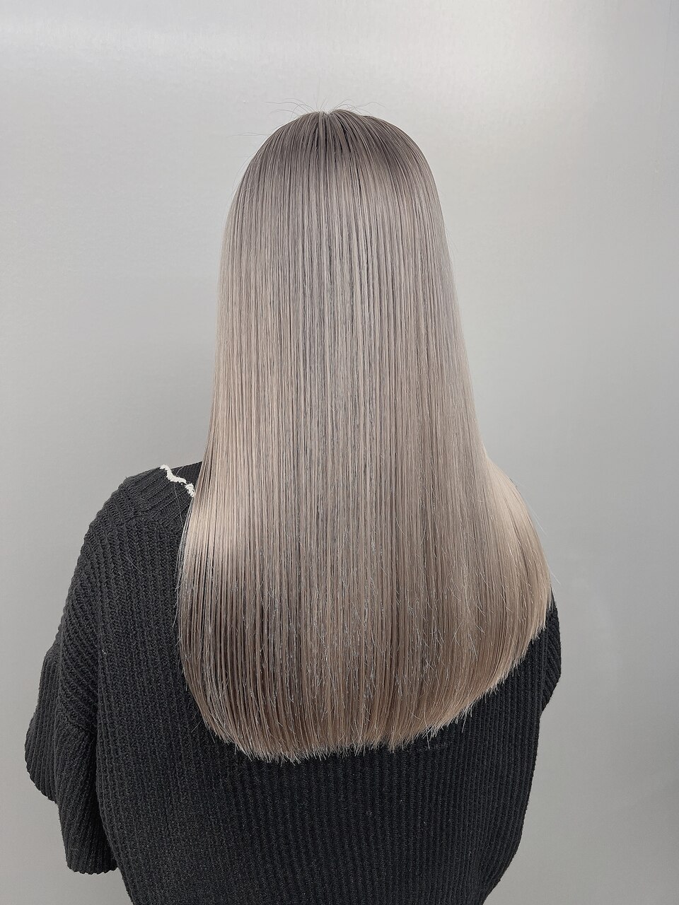 ホワイトシルバーラテ：L180884747｜サイ アオヤマ(sai AOYAMA)のヘア