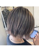 《ハイライトカラー》は白髪ボカシなどでも使用できる立体感あるカラーです♪