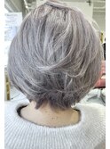 白髪ぼかしブリーチ　グレイヘア