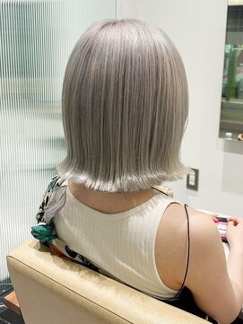 ブランコ トレス 岐阜(BLANCO tres) ホワイトカラー/ハイトーン/ボブ