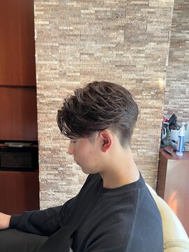 ヘアモード キクチ 銀座店 【フェザーパーマ】前下がりセンターパート