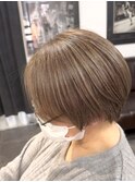 「脱白髪染め×ショートスタイル」