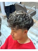 スペインカール ハイライト フェード 海外風 メンズパーマ