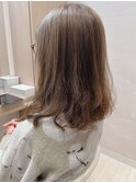 こなれミディゆるふわカール短め前髪グレージュ絶壁メッシュ50代